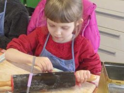 Mit Marzipan töpfern im Februar 2024